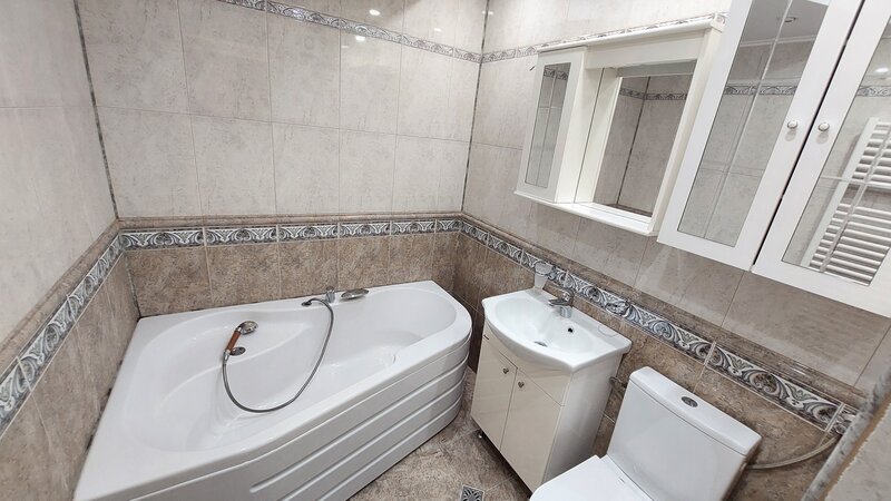 Unirii, Bd. Mircea Voda, v-a-v ANFP, stradal, decomandat, centrala