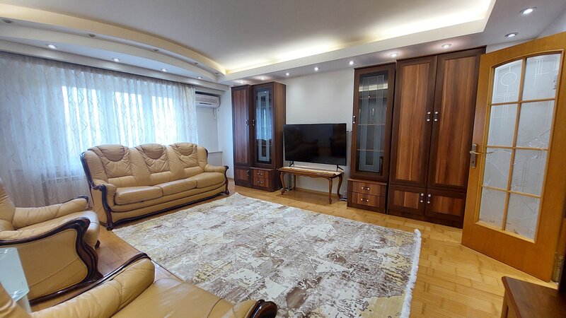 Unirii, Bd. Mircea Voda, v-a-v ANFP, stradal, decomandat, centrala