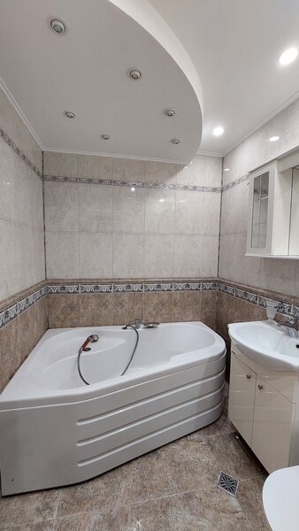 Unirii, Bd. Mircea Voda, v-a-v ANFP, stradal, decomandat, centrala